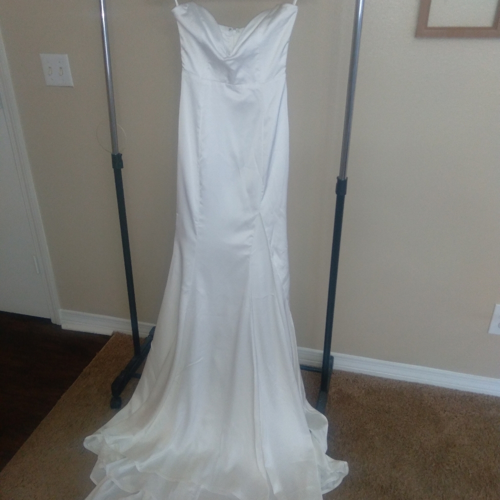 Stunning Alamour Wedding dress!!